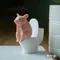 Kawaii Schwein Sitzen auf Wc PVC Modell Puppenhaus Figur Spielzeug für Kinder Baby Bad Spielzeug