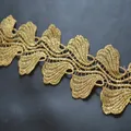 Tissu en dentelle dorée pour robe de mariée feuille d'or symétrique broderie de fil d'or