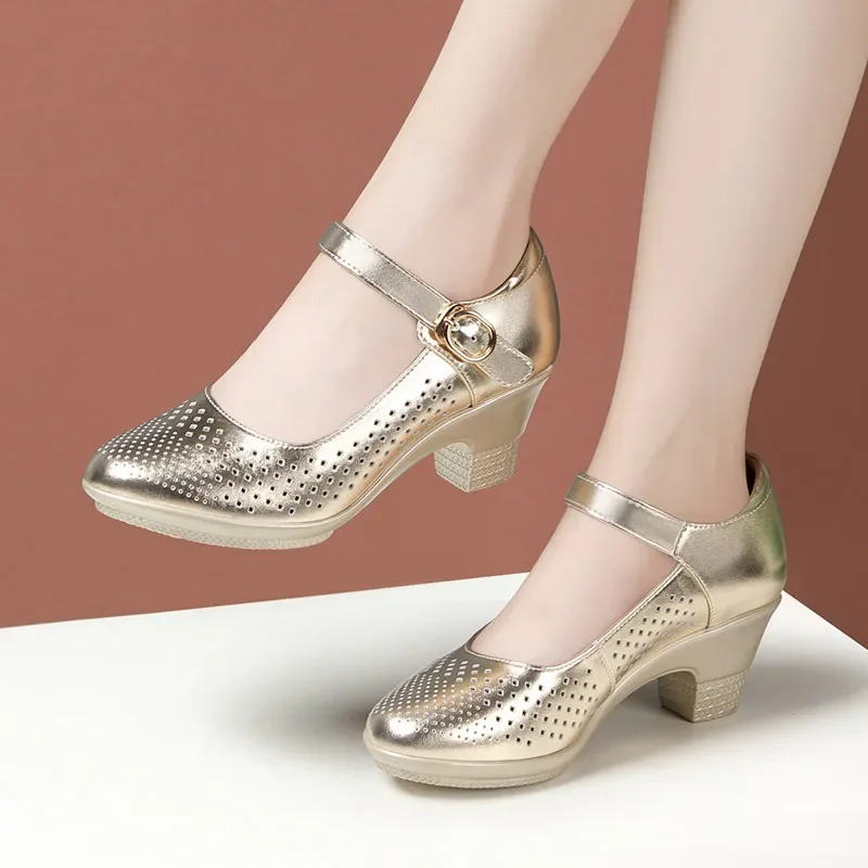 5,5cm 7,5cm Kleine Größe 33 Atmungsaktive Cut-Out Blockabsatz Schuhe Mary Janes 2026 Weiche Leder Plateau-Pumps für Mütter Tanzmodelle