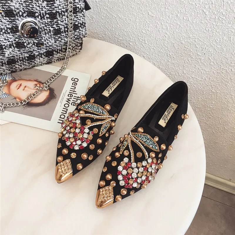New 2025 Pointed Toe Women Flat Rhinestones Loafers Autumn Rivets Classic Ladie Flats Shoes Women
