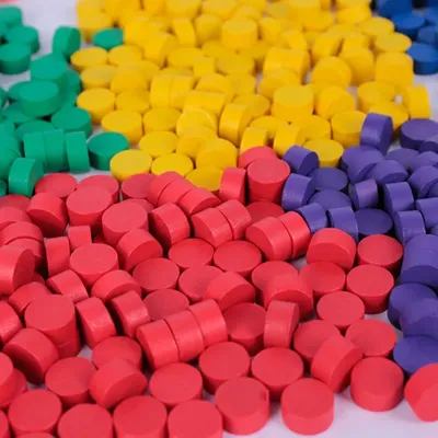 100Pcs 9 Colors Wooden Game Pieces Colorful Chess Pieces Games Accessories 10*5MM