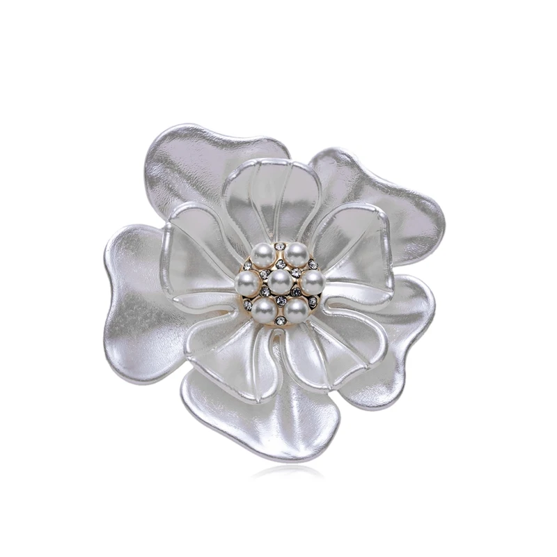 Nuova spilla da donna alla moda camelia elegante fiore perle spille moda femminile cappotto da festa vestito sciarpa accessori gioielli regali