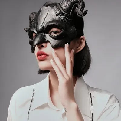 Cosplay Dämon Maske Schaum Tier Widder Horn Schädel Halb gesichts maske Punk Maskerade Party Karneval Theater Streich Requisiten Halloween Maske Image