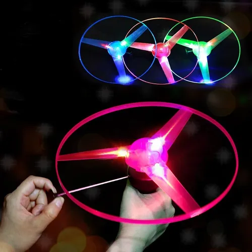 1Pcs Lustige Spinning Flyer Luminous Fliegende UFO LED Licht Griff Flash Fliegende Spielzeug für