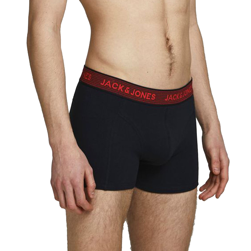 Schöne Unterhosen für Männer von Jack&Jones. Sehr angenehm zu tragen, bequem und sportlich geschnitten zugleich. Die Jack&Jones Basic Linie lässt sich wunderbar mit vielen Kleidungsstücken kombinieren. Die Mode von Jack&Jones zeichnet sich durch...