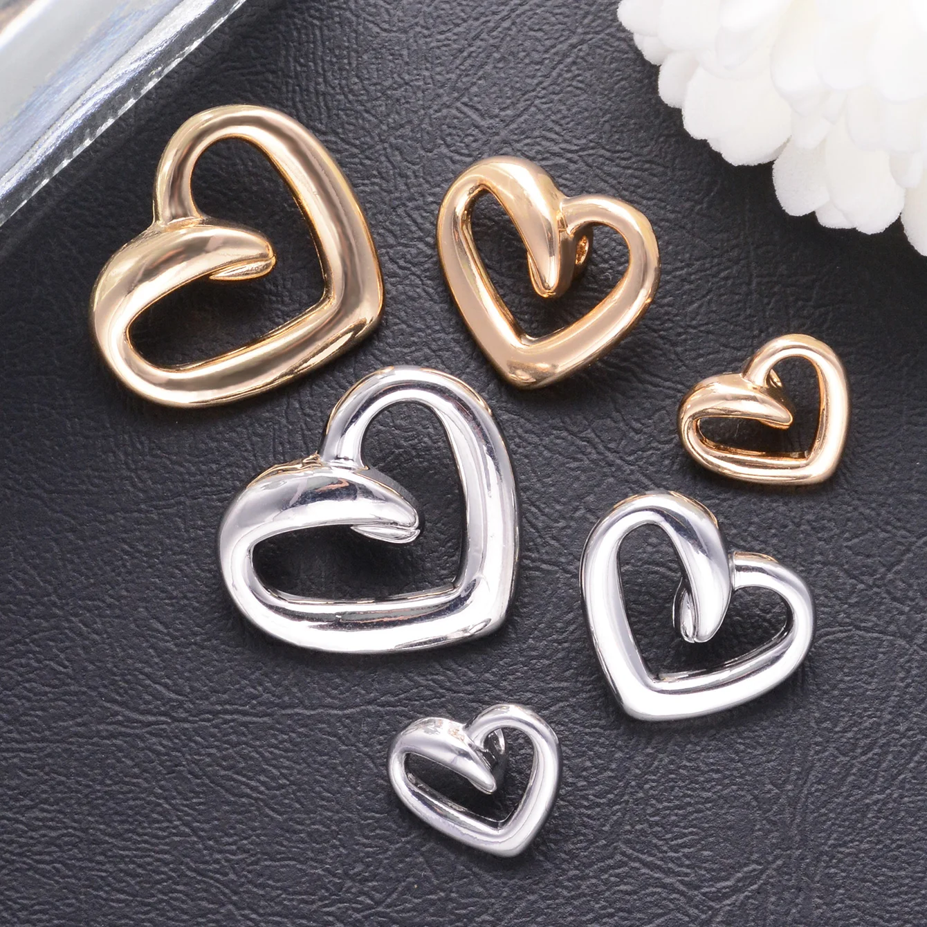 10 pezzi 13/18/23mm bottoni a forma di cuore color oro o argento per camicie maglione gemelli metallo amore cuore gambo bottone per cucire decorativo
