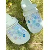 26-teiliges Zubehör für Clog-Schuhe. Abnehmbarer blauer Dazzle-Kristallbär, ausgestattet mit Schuhen
