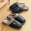 Männer Hausschuhe Indoor Pu Leder Haus wasserdicht warm zu Hause Schlafzimmer Pelz Hausschuhe männliche Schuhe flauschige große Größe lässige Rutsch schuhe