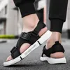 Sandalen Weiche Männer Bequeme rutschfeste Herrenschuhe Hochwertige gewebte Strandsandalen Herren Gladiator Sandalen Sommer Lässige flache Schuhe