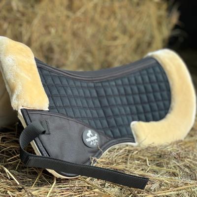 Horse Pad With Faux Sheepskin Lining, Quality Equestrian Shock Absorbing Pad, Breathable Mesh Girth, Suitable For English And All-purpose Saddles
