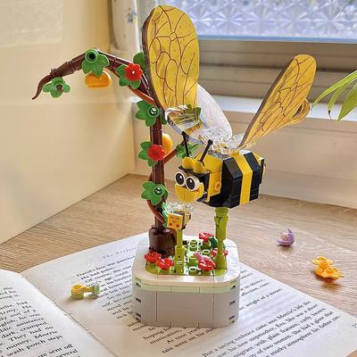 Women's Day Gifts Potted Plant Flower Building Block Set with Butterfly Bee Sunflowers Insects and Girasoles Flowers Valentine's Day Women's Day Mother's Day Gifts for Girls Mother's Day Gifts for MoM