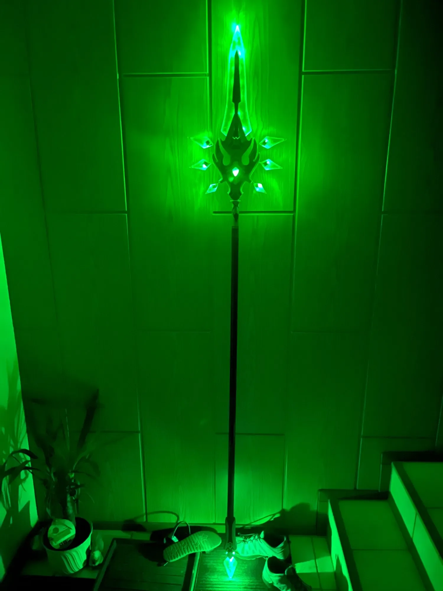 Genshin Impact Xiao Speer Waffe Spiel Genshin Impact Xiao Helm Cosplay Maske führte Licht PVC Helm Halloween Party Requisiten Image