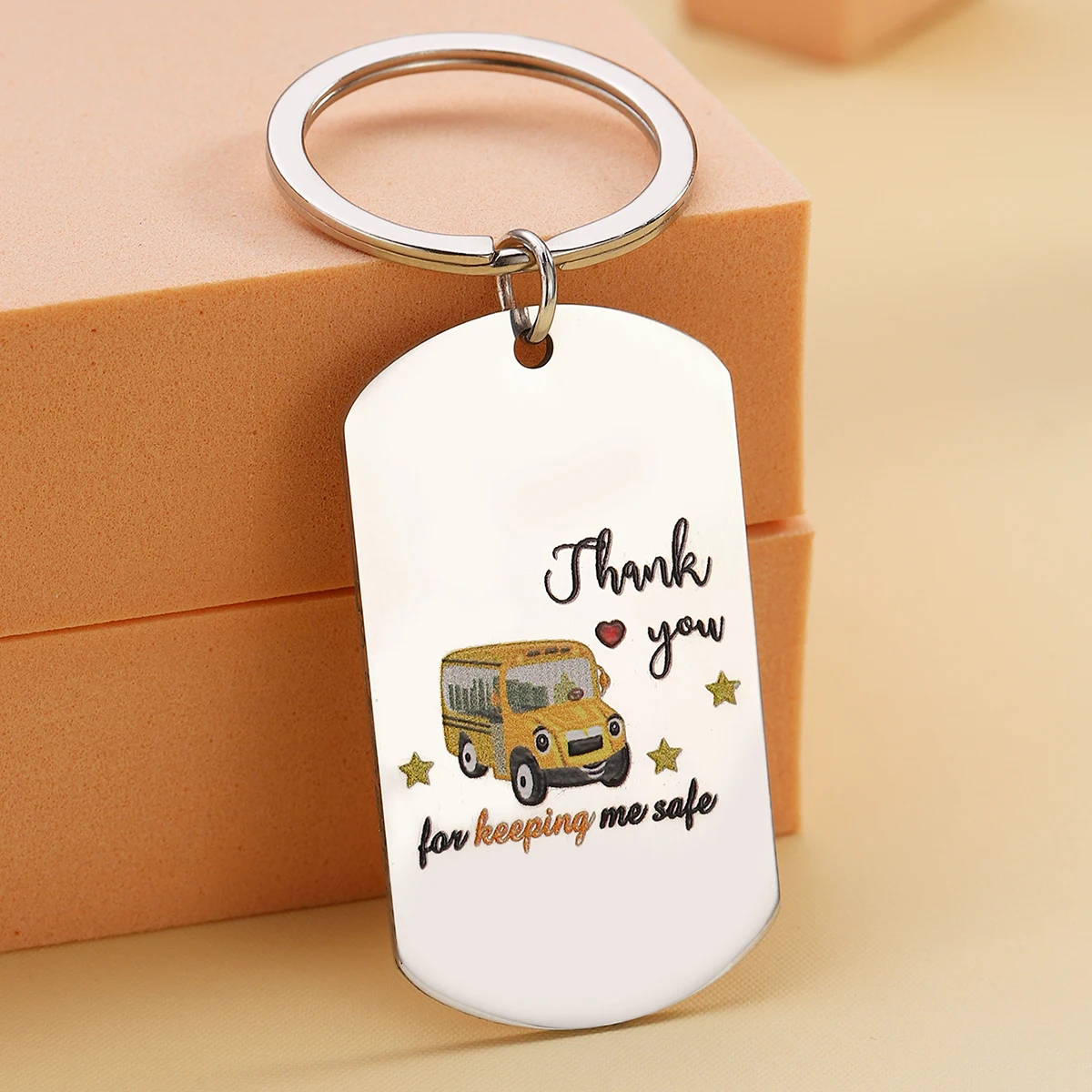 1-teiliger Schlüsselanhänger aus farbigem Edelstahl als tägliches Geschenk für Schulbusfahrer, Lehrertag, Thanksgiving-Geschenke Image