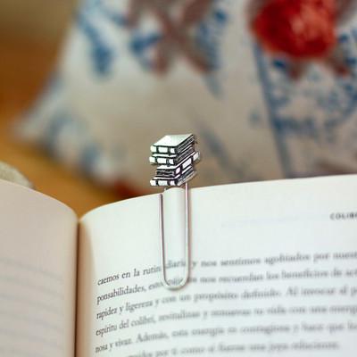 'Book-Themed High-Polished Zamac Metal Clip Bookmark'