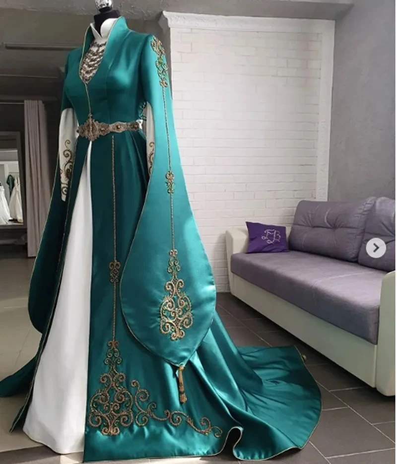 Jäger grün Caucasus National Abendkleider Umhang Ärmel Gold Stickerei elegante hohe Kragen muslimischen Satin Kaftan Ballkleid