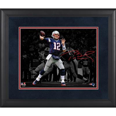 Tom Brady New England Patriots Gerahmtes 11" x 14" Spotlight-Foto - Faksimile-Signatur
