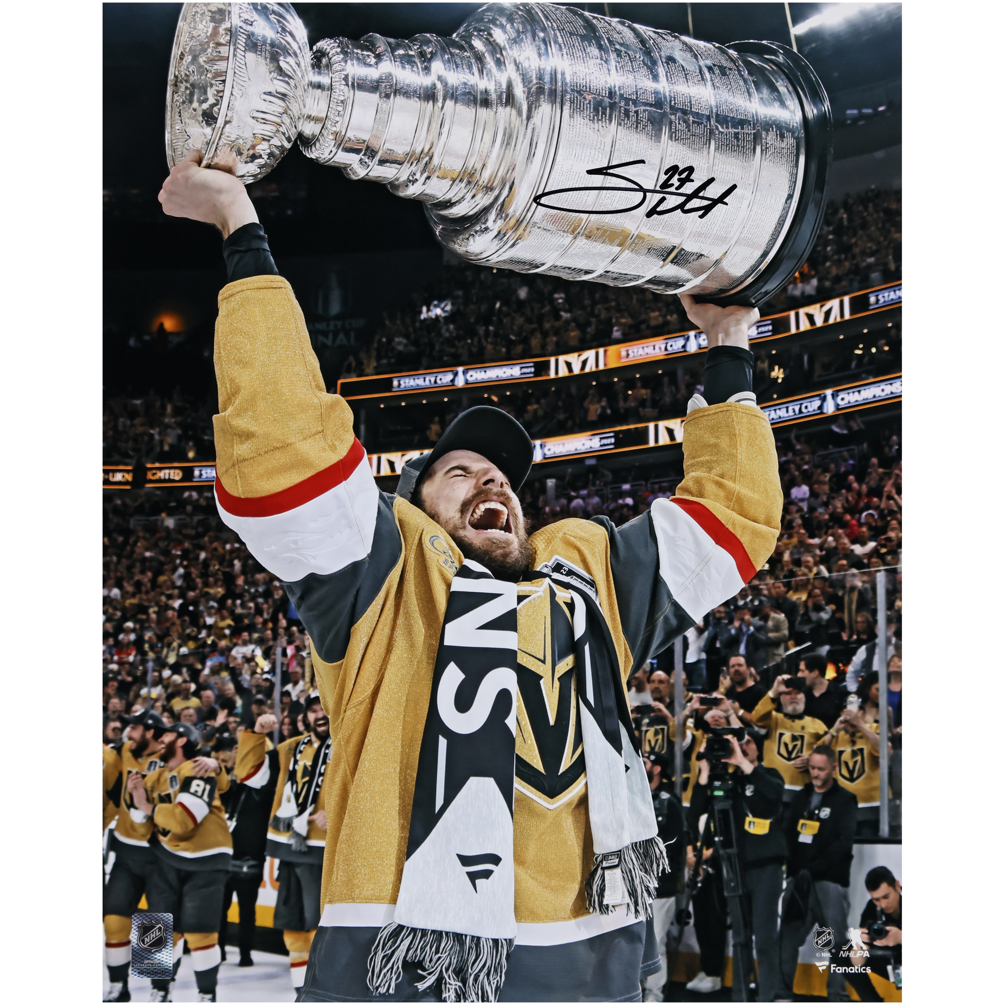 Shea Theodore Vegas Golden Knights signiertes Stanley Cup-Siegerfoto 2023, 16 x 20 Zoll, Raising Cup Image