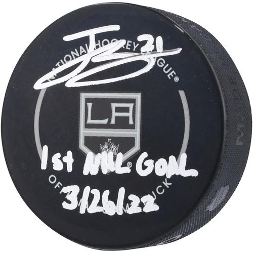 Offizieller Spielpuck mit Autogramm von Jordan Spence, Los Angeles Kings, mit der Aufschrift „1st NHL Goal 3/26/22“