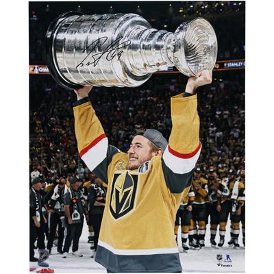 Ivan Barbashev, Vegas Golden Knights, signiertes Stanley Cup-Siegerfoto 2023, 16 x 20 Zoll, Raising Cup Image