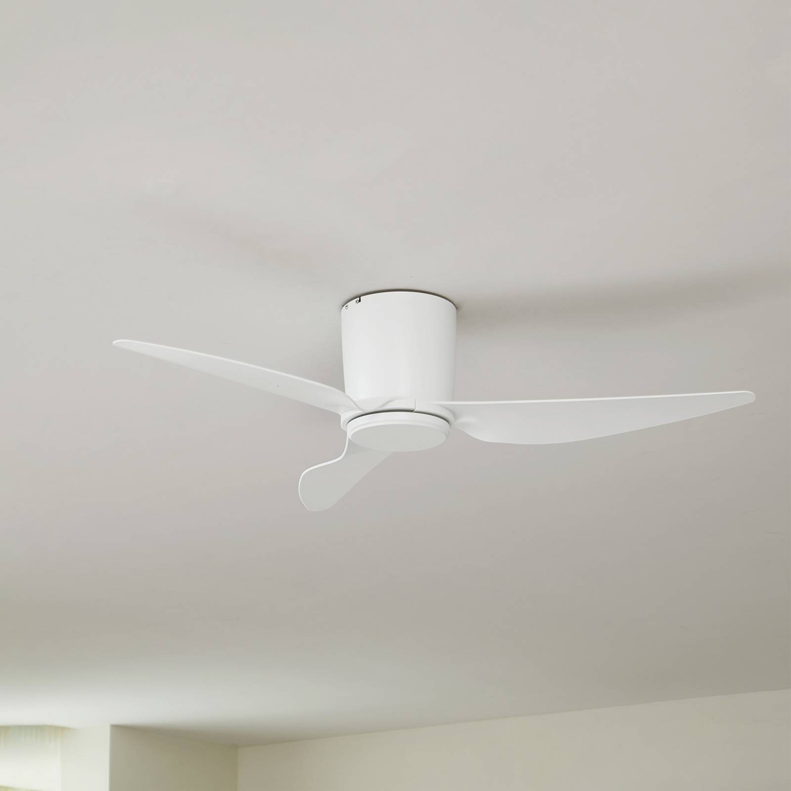 Lindby Deckenventilator Aulo, weiß, DC, leise, Ø 123 cm Aulo, weiß / opal, für Wohn- / Esszimmer, Metall, Modern