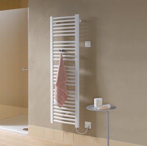 Kermi Badheizkörper Basic-E gebogen BH1448x51x450mm max.P600,WEI,FKS re. WEI,Schuko,SK1, ERE10150045 ERE101500452JXK Image