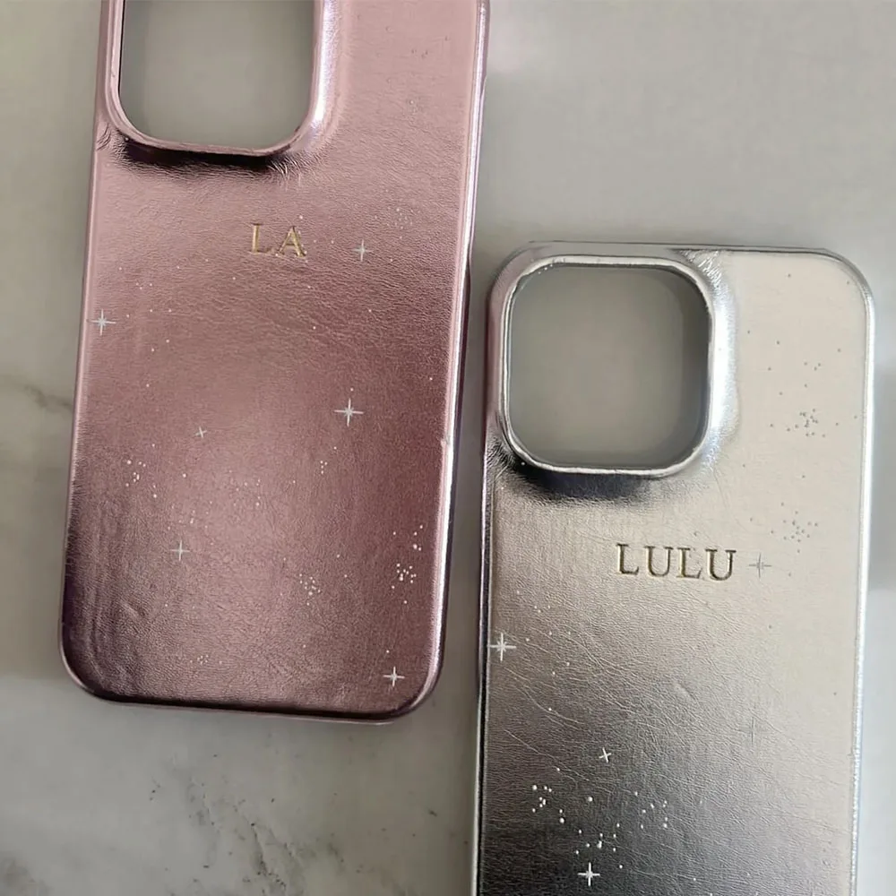 Maßge schneiderte Gold Silber Brief Glitter Pu Ledertaschen für iPhone 16Pro 13 12 15 14 Pro Max 15 Plus Hüllen Hard Metallic Pu Cover Image