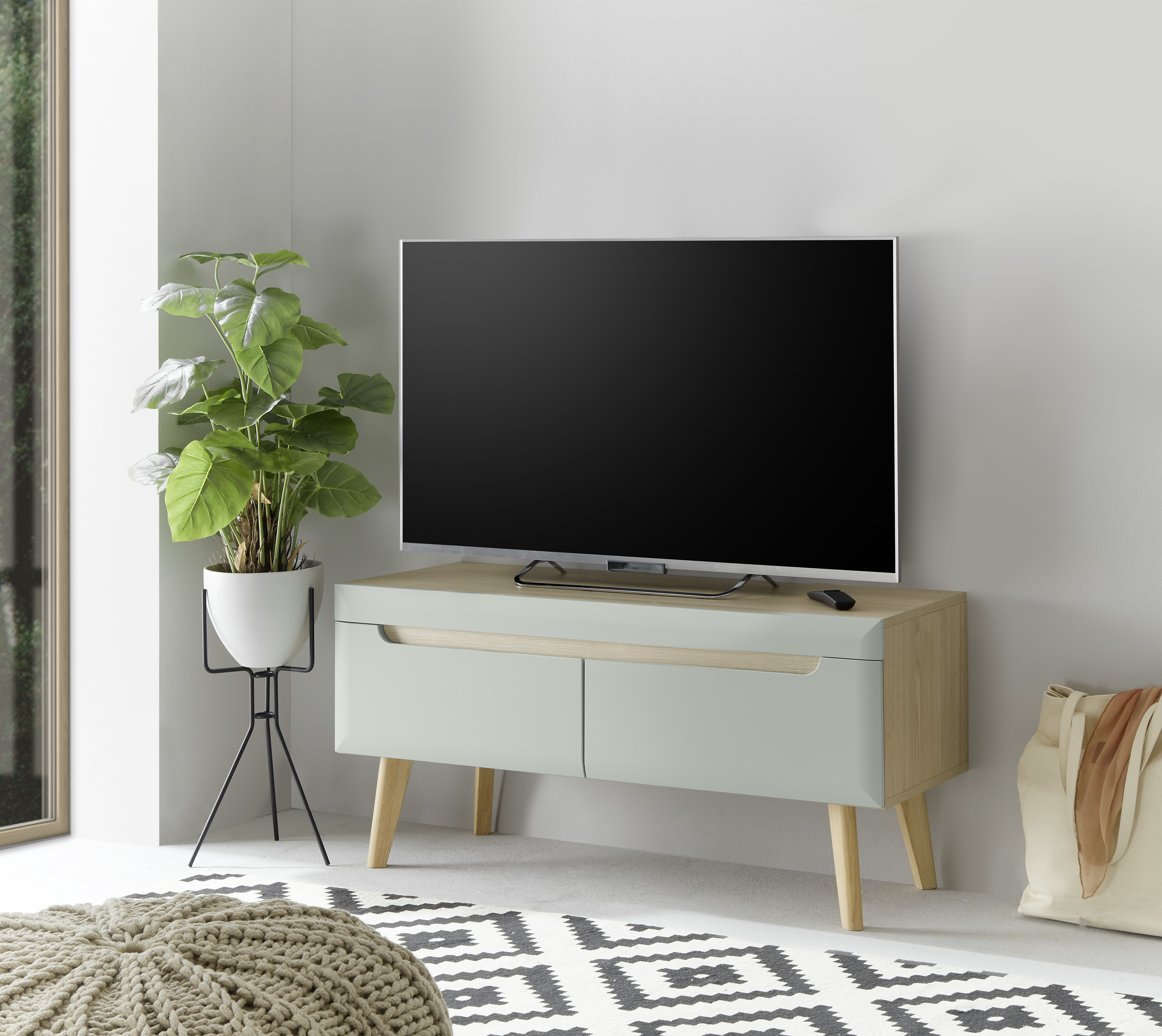 Lowboard INOSIGN "Torge, TV-Unterschrank, TV-Kommode, Fernsehschrank, TV-Board", grün (pistazie), B:107cm H:50cm T:40cm, FSC-zertifizierter Holzwerkstoff, Sideboards, abgeschrägte Füße, drei Farben, Scandi Design, 107 cm breit