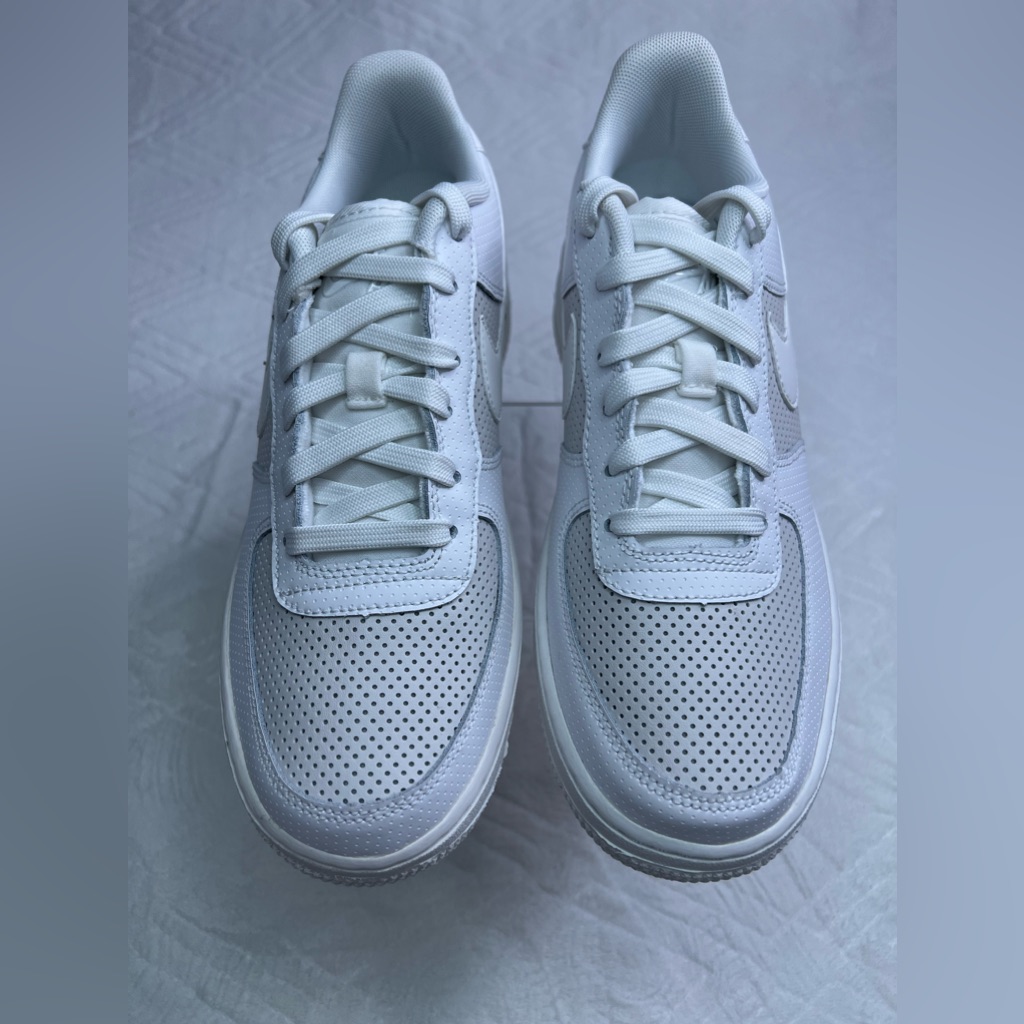 Nike Shoes | 20: Nike Air Force 1 Lv8 (Gs) Size 7y | Color: White | Size: 7b