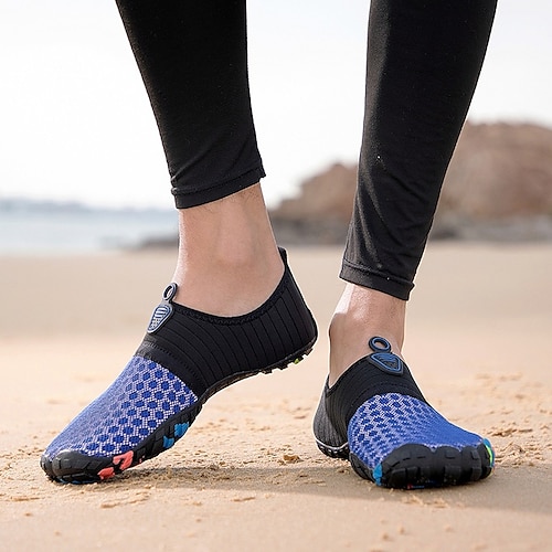 grün-schwarze Barfuß-Wasserschuhe für Herren mit Slip-On-Design und bunten Sohlen für Strand- und Wasseraktivitäten Image