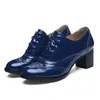 Größe 33-43 Navy Burgund Spitze-up Brogue Design PU Patent Leder Platz Block Hochhackige Frau Schuhe