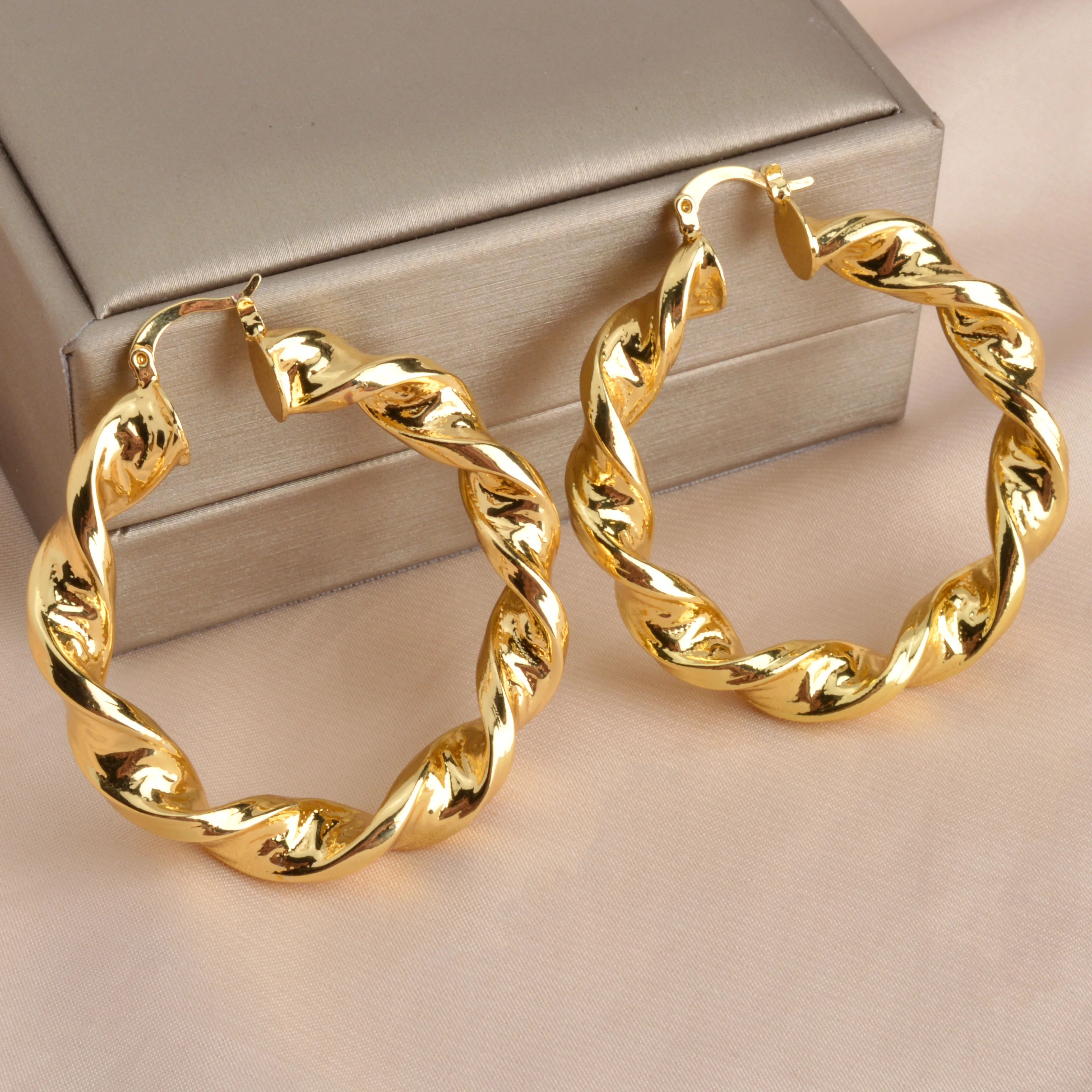 Gold Farbe Twist Hoop Ohrring Hip Hop Großen Runden Kreis Hängen Ohrring Für Frauen Fashion Statement Schmuck Zubehör