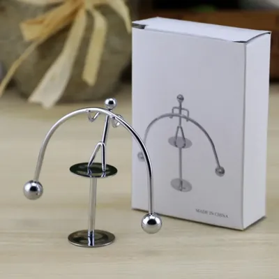 Kreative Balance Ball Kinetische Gewichtheben Little Iron Man Spaß Eisen Kunst Dekoration Gadget Image