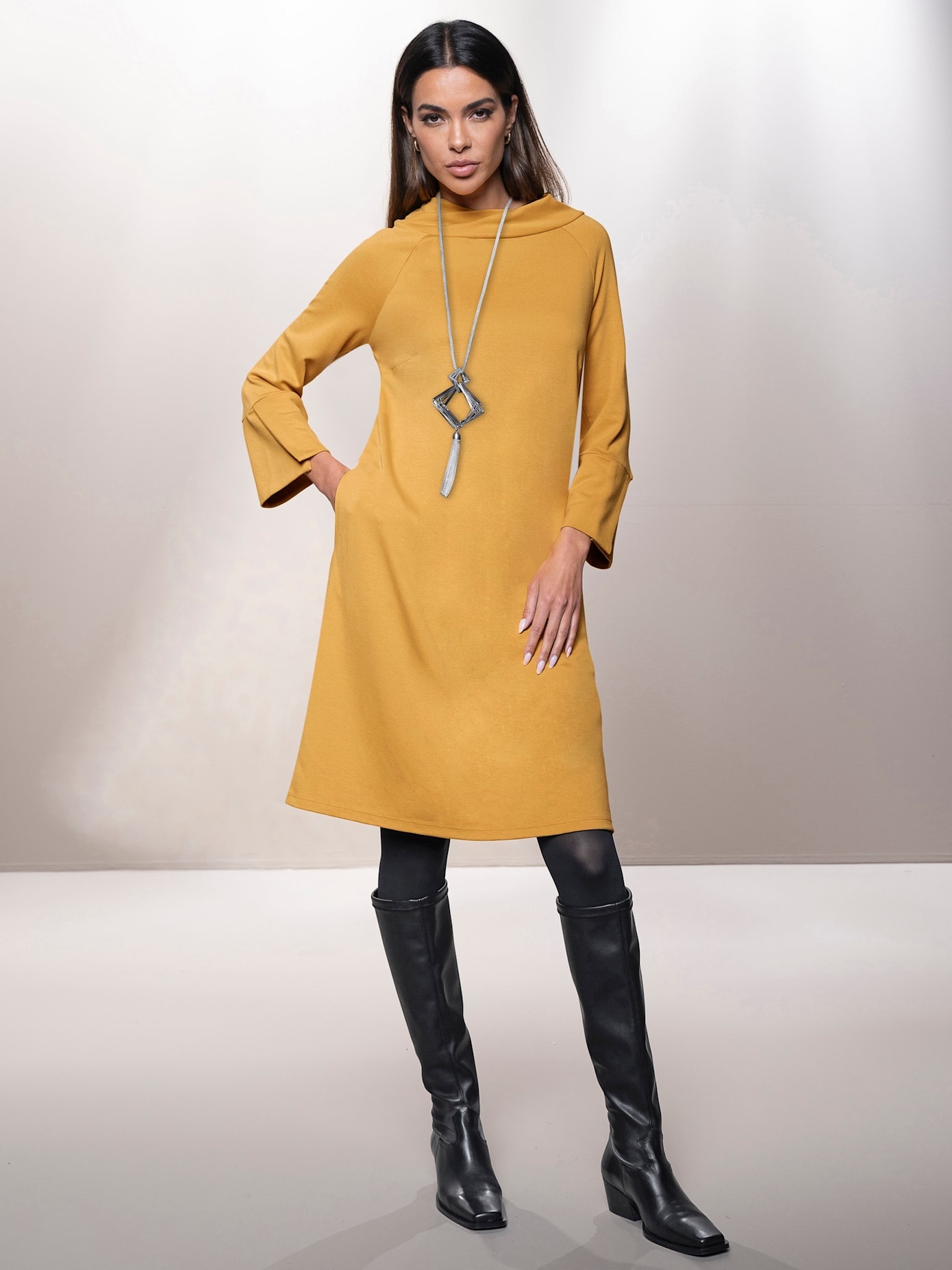Jerseykleid HEINE "Jersey-Kleid", Damen, Gr. 42, Normalgrößen, gelb (ocker), 70% Viskose, 25% Polyamid, 5% Elasthan, unifarben, kurz, Kleider Image