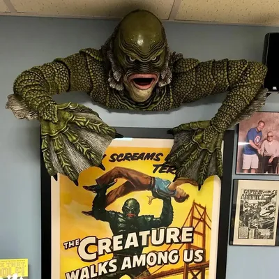 Kreatur aus der schwarzen Lagune Grab figur Modell Cosplay Eidechse Mann Monster raum im Freien
