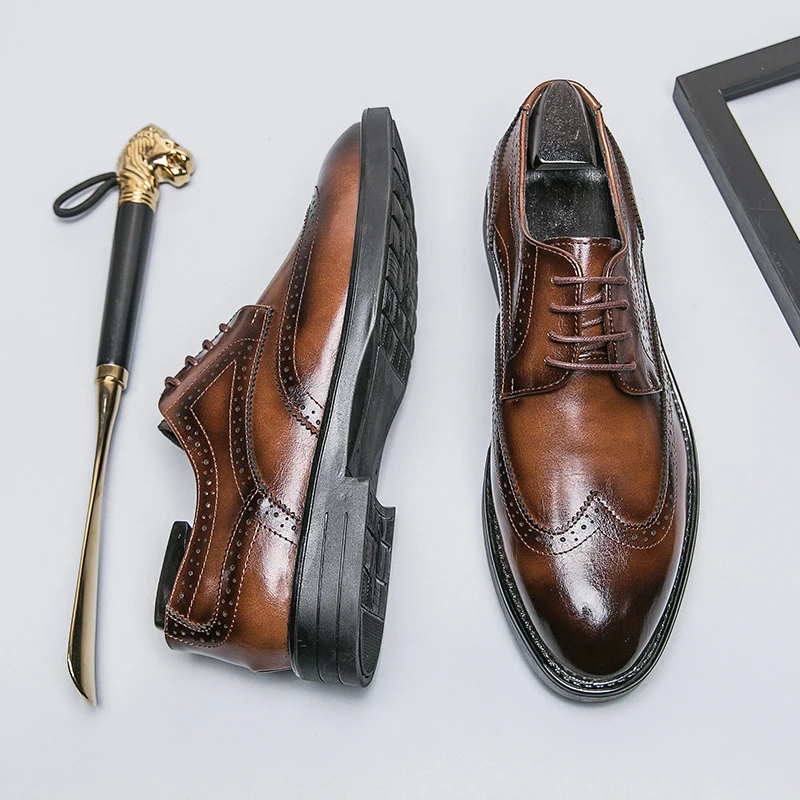 2024 Frühling Herbst neue Herren Brogue Schuhe britischen Stil braune Business-Schuhe elegante Herren Leder Kleid Schuhe kostenlose Lieferung