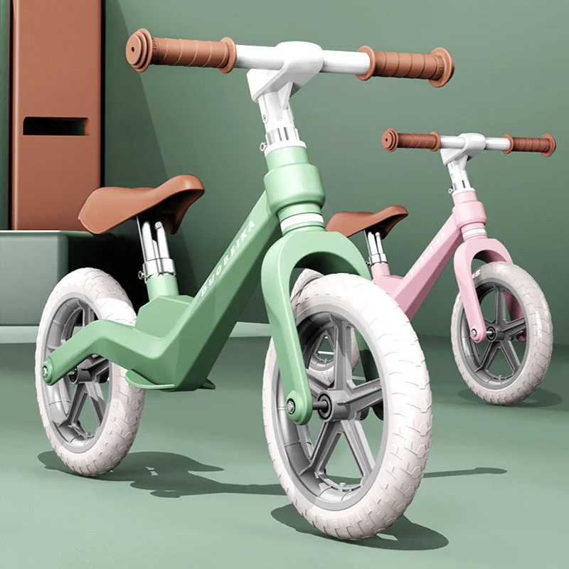 Outdoor Kinder Balance Fahrrad Spielzeug ohne Fuß pedal Baby Sport Training Walker Fahrrad aufblasbare Reifen bestes Geschenk für Kinder