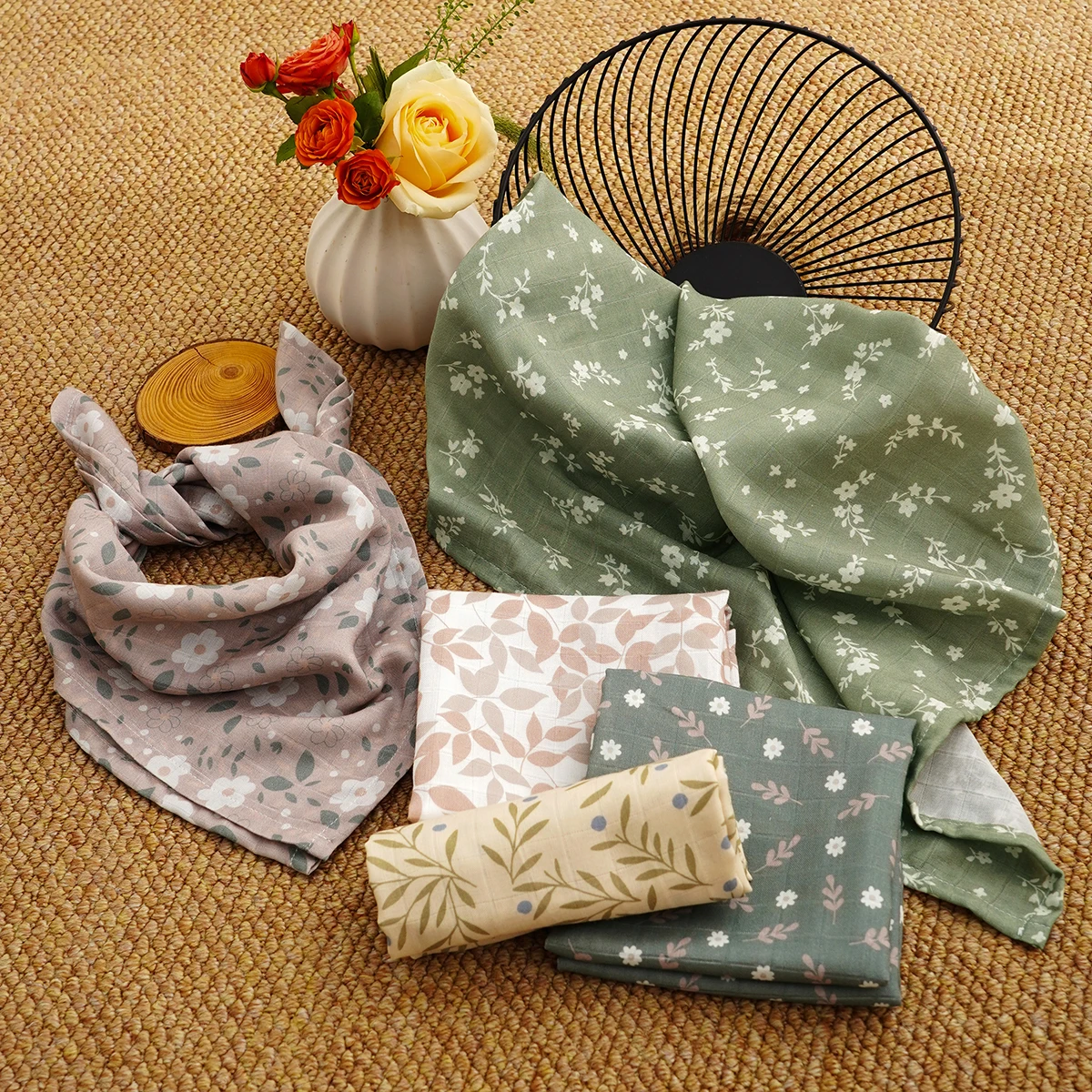 60*60cm 5-teiliges Set Mehrzweck-Fütterungs-Spucktücher Handtuch Superweich Bambus-Baumwolle/100% Baumwolle Musselin-Decken Baby-Spucktücher-Set Image