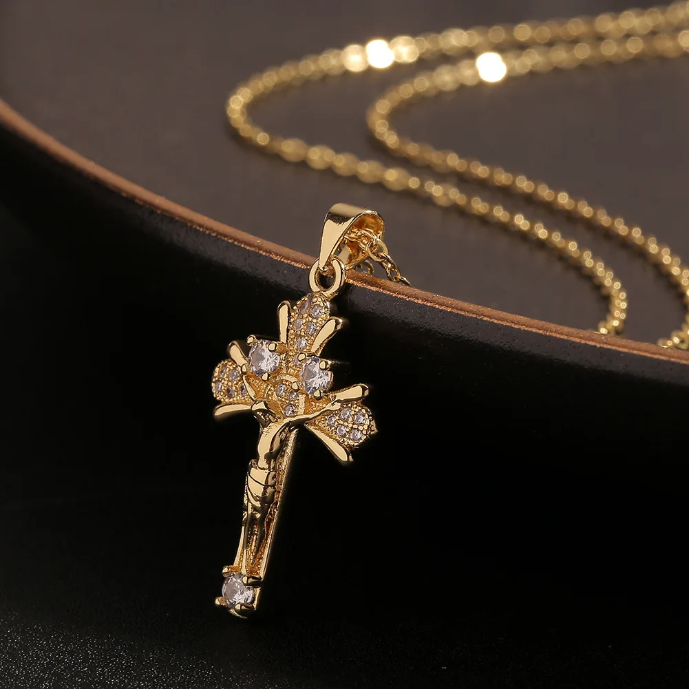 18K Gold Eingelegten Zirkon Kreuz Anhänger Believer Schlüsselbein Kette Halskette für Frauen Exquisite Kette Halskette Edlen Schmuck Geschenke Image
