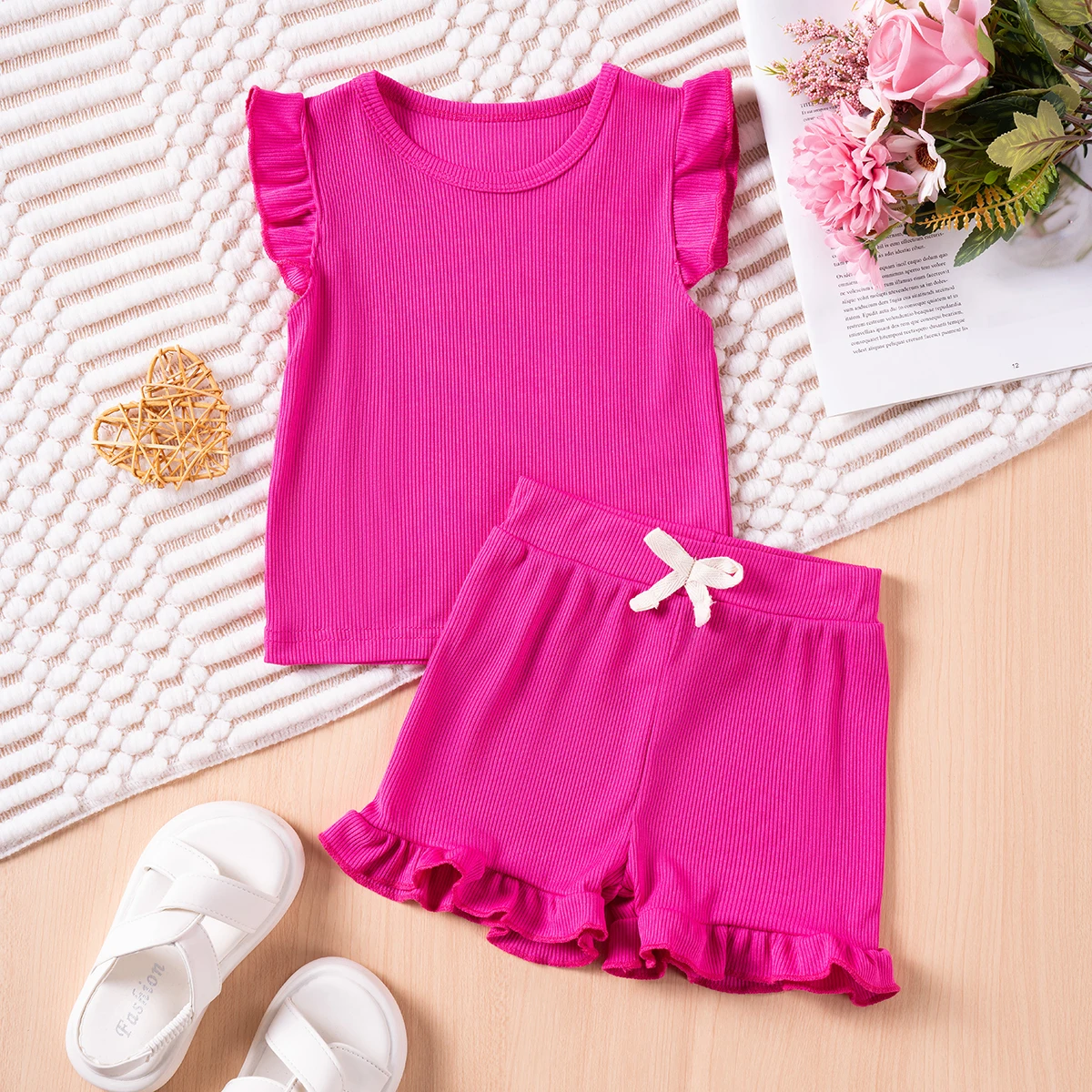 Bestseller Mädchen Einfaches und bequemes zweiteiliges Set Süßes Mädchen Sommer Polyester Einfarbiges Set Kurzarm Shorts Set Mädchen Image