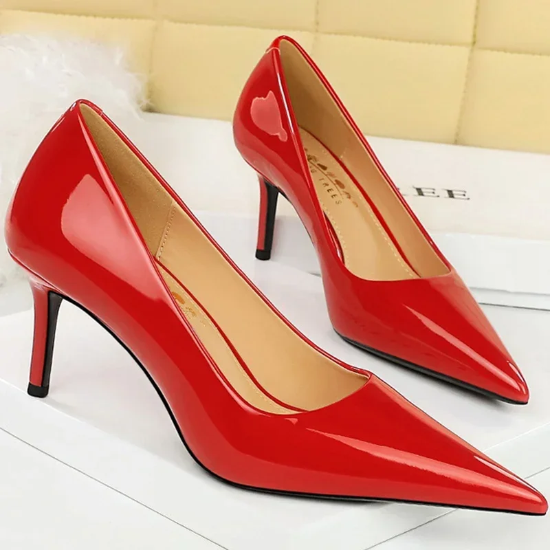 Bigtree Mode Frauen Einfachheit glänzendes Lack leder 7cm dünne High Heels Pumps flache spitze Zehen Dame Schuhe rot nackt grün