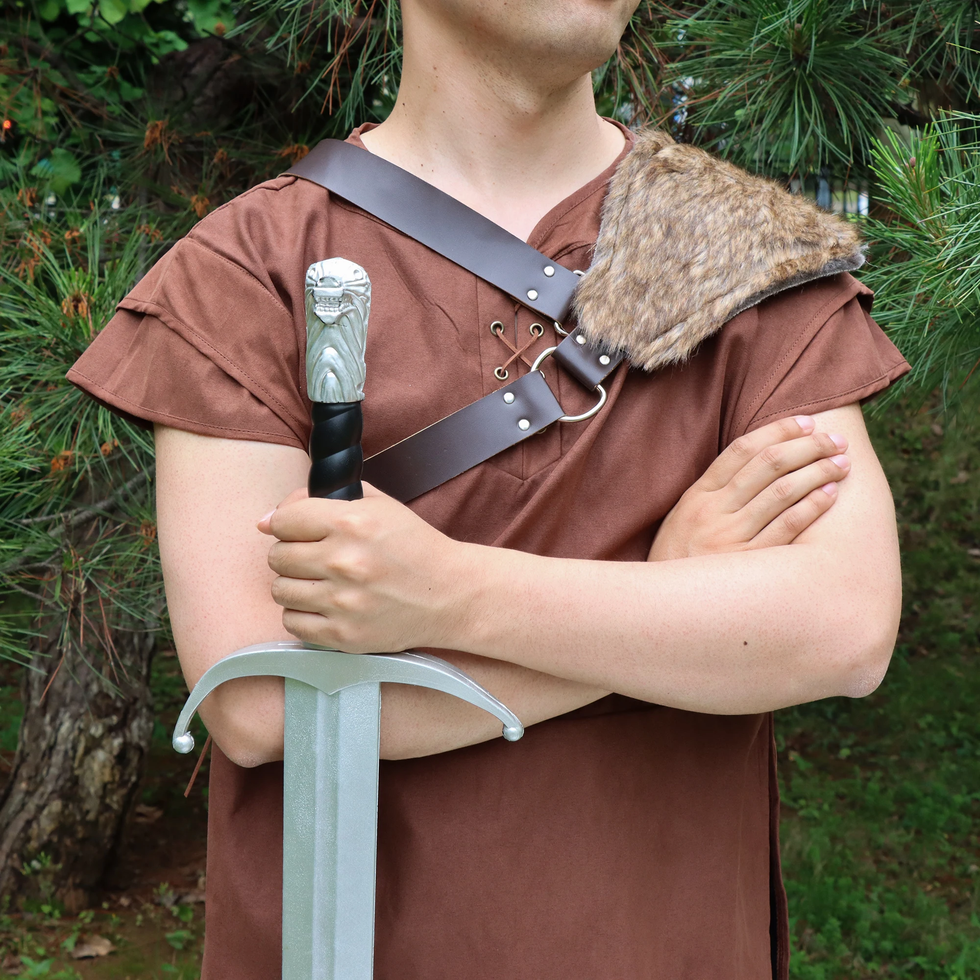 Braune linke Schulter PU-Leder mit Pelz Schulterrüstung Steampunk Rüstung Schulter Cosplay Kostüm für Männer Halloween-Kostüm Image