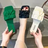 Sommer Hausschuhe für Frauen Flops Wohnungen neue plissierte koreanische Hausschuhe Frauen Sandalen grün Slip on Schuhe große Größe 35-42