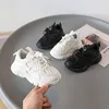 Kinder weiße Turnschuhe für Mädchen Sportschuhe 3-13 Jahre Baby Mädchen Jungen schwarze Turnschuhe lässig Anti-Rutsch-Teenager Mesh-Schuhe