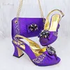 Hot Selling Plattform Design Strass Dekoration Stil elegante lila Farbe Party Hochzeit Dame Peep Toe Schuhe und Tasche Set