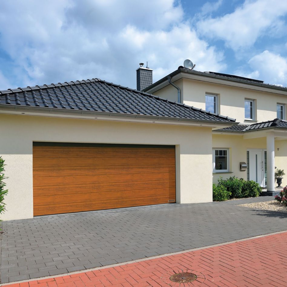 HÖRMANN Sektionaltor LPU42 mit Zarge M-Sicke golden oak, Zarge mit L-Beschlag, 2315x2205 mm Image