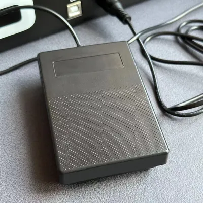 Compact Sustain Pedal for Keyboards Digital Pianos Synthesizers Drum Machines Universal Damper