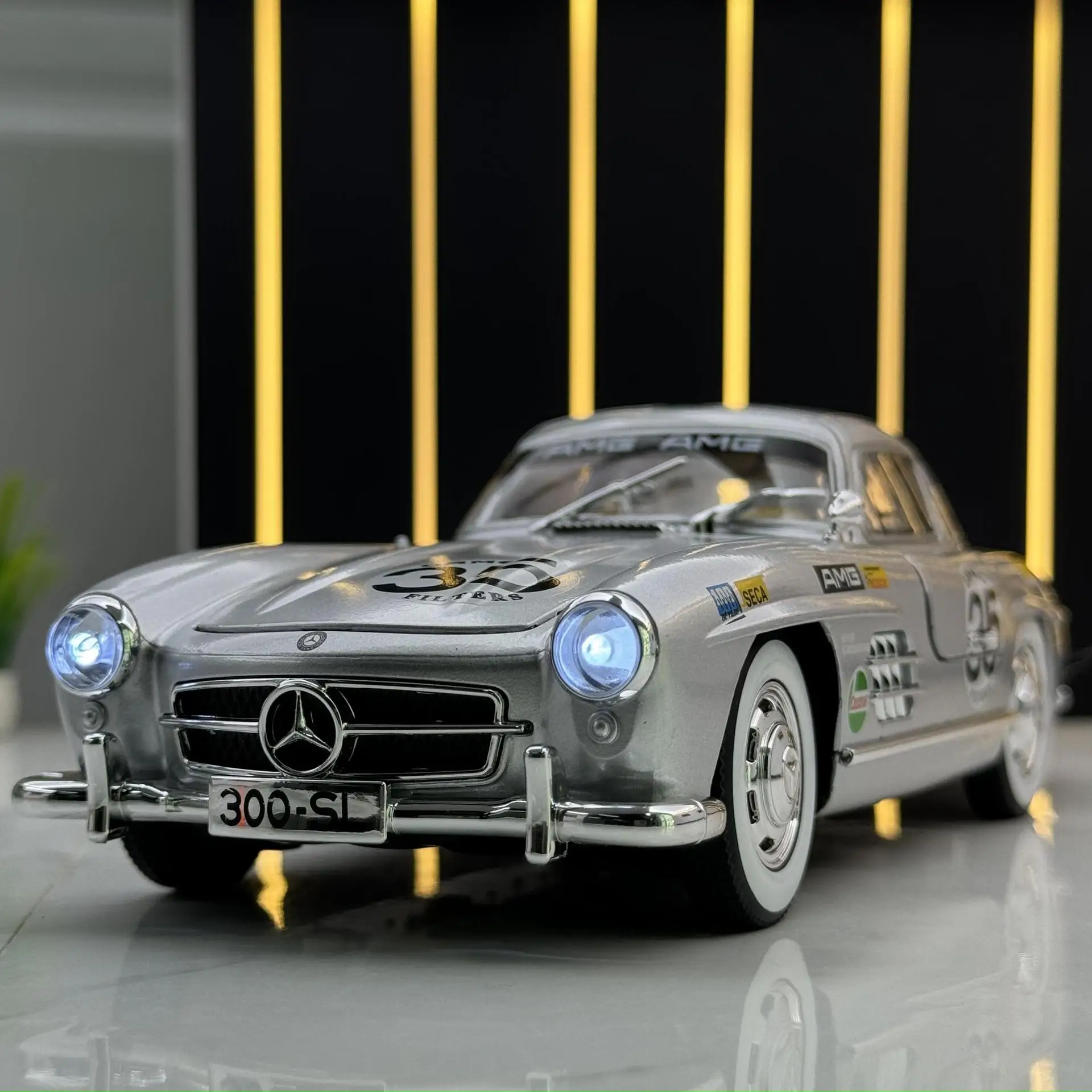 Legierung beschichtetes 300sl-Sportautomodell mit 1: 24 Seiten verhältnis und realistischen Soundeffekten, Sammlerstücken für Kinder und Erwachsene Image