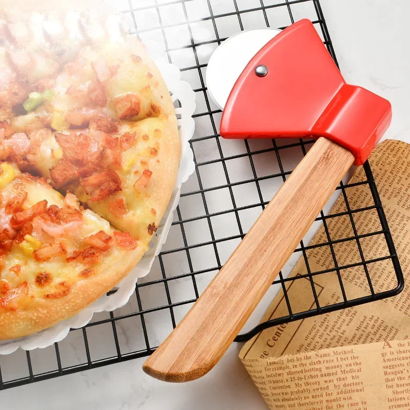 Pizza messer kreative Axt Form Pizza Messer Rad Holzgriff scharfe Walze Pizzas ch neider Küchen helfer Küchen zubehör Image