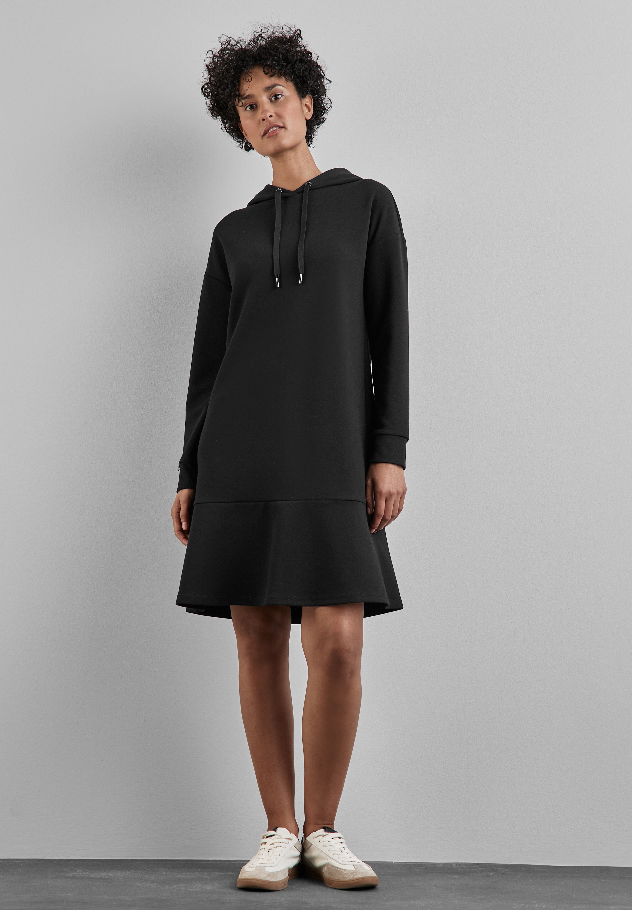 Sweatkleid STREET ONE, Damen, Gr. 36, EURO-Größen, schwarz, Stoff, 68% Polyester, 28% Viskose, 4% Elasthan, unifarben, gerade knieumspielend, ohne Ausschnitt, Bündchen, Kleider Sweatkleid, mit Kapuze