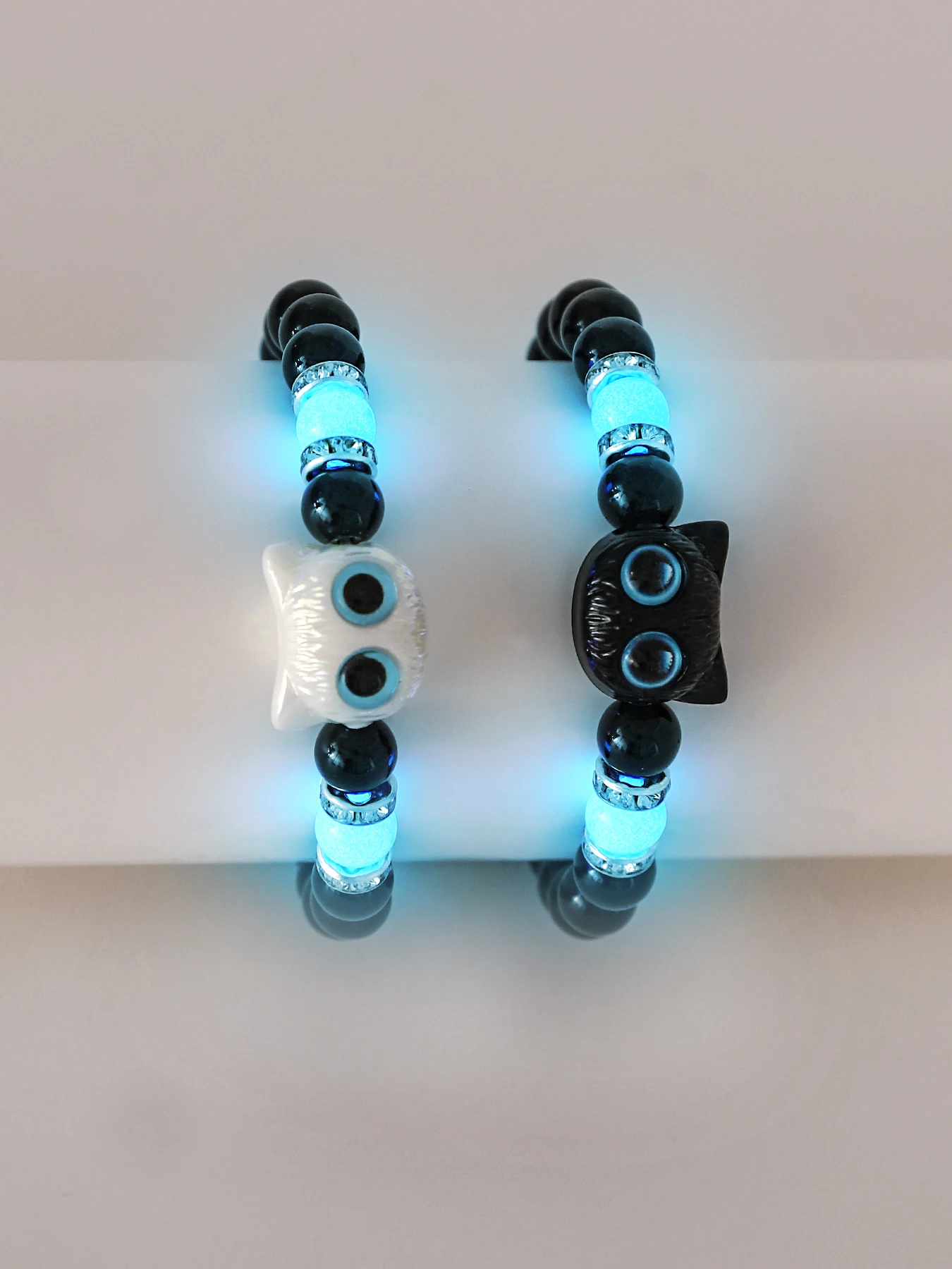 2 Stück Cuet Cat Light in Dark Perlen Liebhaberarmbänder Image